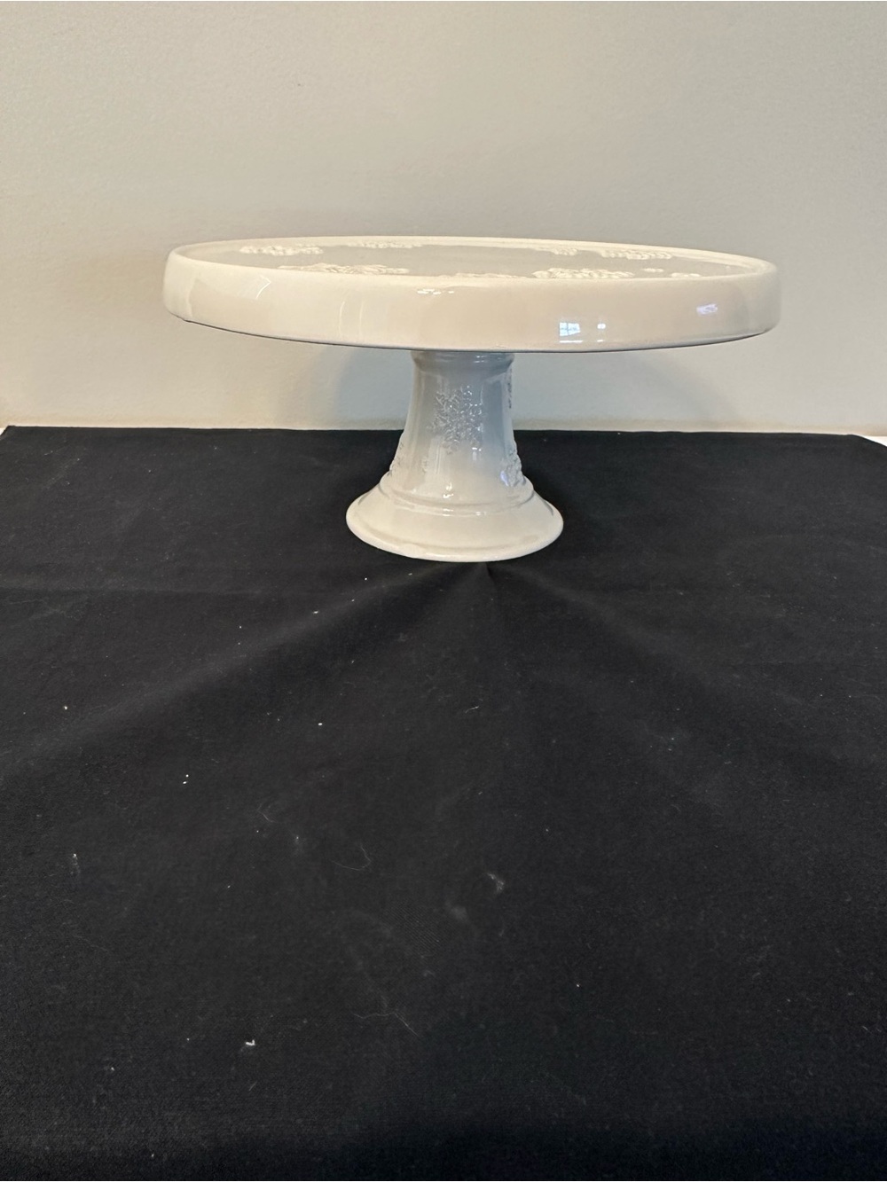 • Hallmark Snowflake Cake Stand •